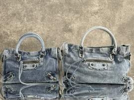 Picture of Balenciaga Handbags _SKUfw230464514fw